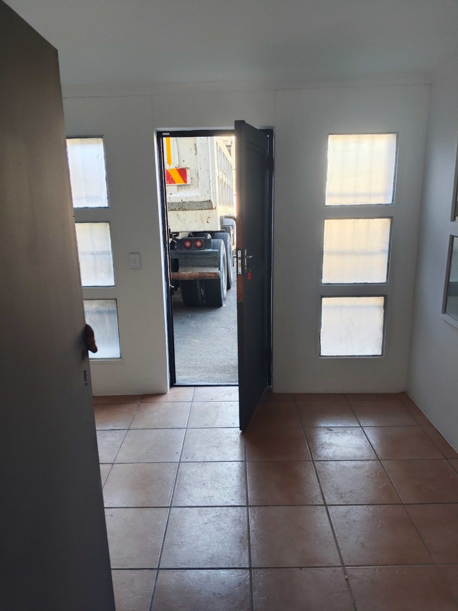 To Let Commercial Property for Rent in Okavango Park Western Cape